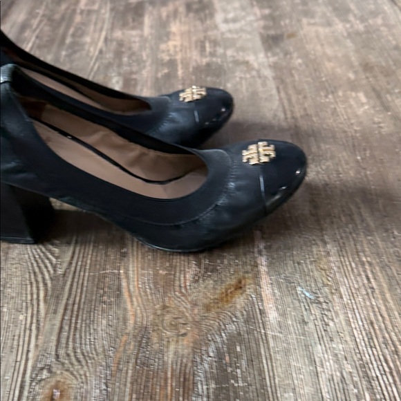 Tory Burch Black Leather Heels with Gold Logo - Picture 7 of 10